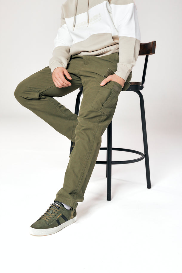 Product PANTALÓN CARGO KANE - Olive Night - Image 3