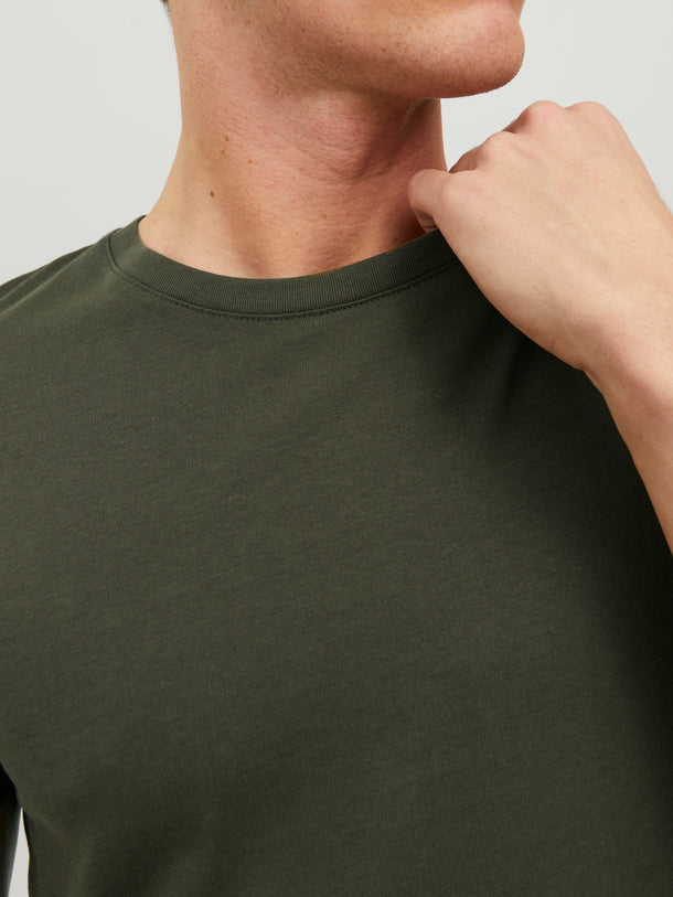 Product CAMISETA ORGANIC BÁSICA - Olive Night Detail:SLIM - Image 8